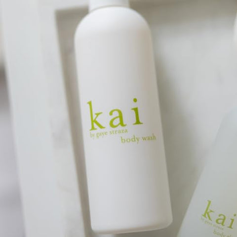 Kai Body Wash 8 fl oz – Espuma de banho com vitamina E, extratos de pepino e confrei, fragrância exclusiva deliciosamente fresca. Vegano e livre de crueldade