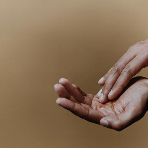 Reverence Aromatique Hand Wash – Limpeza e Esfoliação das Mãos – Com Extratos Botânicos e Pó de Pedra-pomes – 500 ml - Aesop