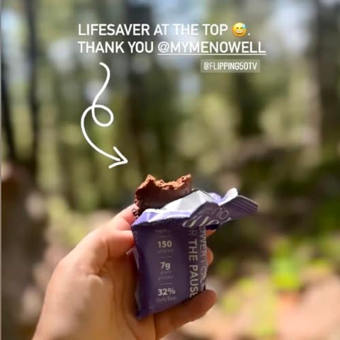 Barras de Proteína para Menopausa, Suporte para Gerenciamento de Peso, Brownie de Chocolate Duplo, 32% de Fibra Diária, Prebiótico, à Base de Plantas, 7g de Proteína, 1g de Açúcar Adicionado, 10 Unidades - MenoWell