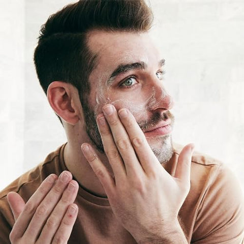 Brickell Men's Products - Brickell Men’s Daily Defense Hidratante Facial SPF 20 para Homens, Natural – 50g