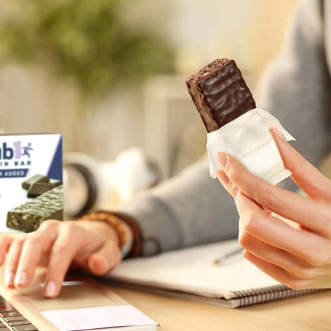 GRAB1 - Grab1 Barras de Proteína Sem Açúcar, Chocolate Amargo Sem Lactose (3 Pacotes = 12 Barras) | 12g Proteína 4g Fibra | Baixa Caloria | Zero Açúcar