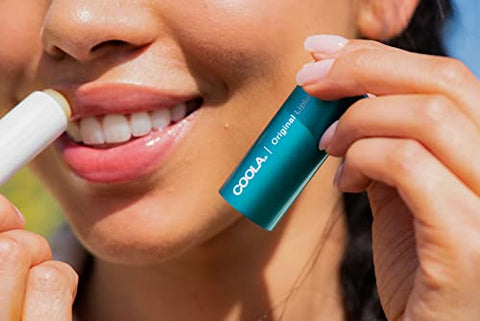 Kit de Proteção Solar COOLA Orgânico FPS 30 com Protetor Labial, Testado por Dermatologistas e Aprovado pela TSA, Vegano e Livre de Glúten, 4 Itens no Total