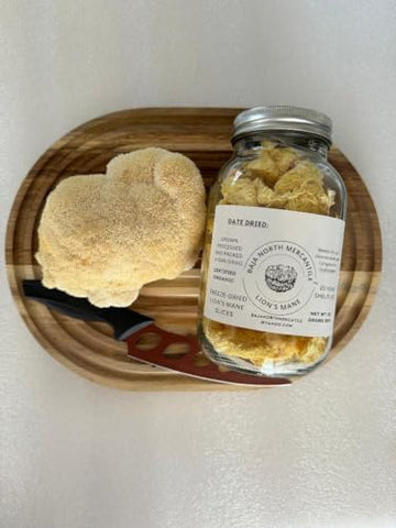 Baja North Mercantile - Cogumelos Lion’s Mane em fatias desidratadas por congelamento. Pote grande de 25g. Ótimo para chá ou pó. Pode ser reidratado e cozido ou usado como suplemento herbal. USDA