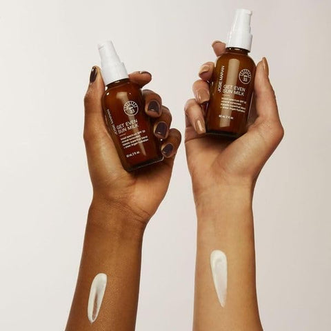 Protetor Solar e Hidratante Facial Josie Maran Get Even Sun Milk SPF 33 – Leve e Mineral, com Óleo de Argan e Óxido de Zinco – 50g