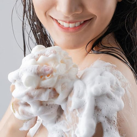 Body Wash Age Defying para Mulheres com Vitamina E, Hidratação 24 horas, 650 ml (Pack com 4 unidades) - Olay