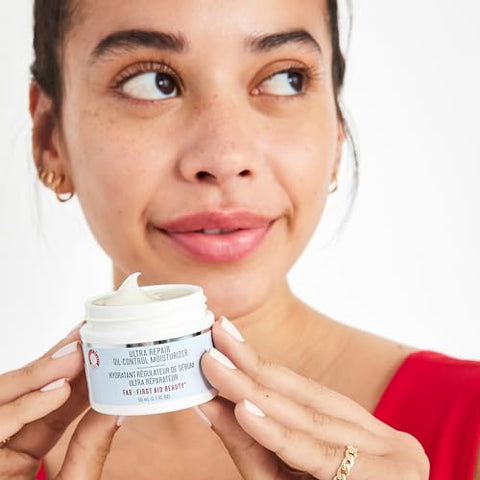 Ultra Repair Oil Control Moisturizer – Creme Matificante Leve sem Óleo – 50 ml - First Aid Beauty