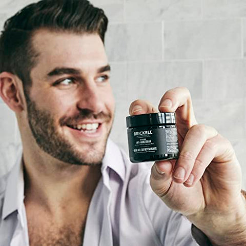 Brickell Men's Products - Creme Anti-Envelhecimento Revitalizante para Homens Brickell, Hidratante Facial para Reduzir Linhas Finas e Rugas, Creme Noturno Anti-Rugas Natural e Orgânico, 2 Ounce (60 ml)