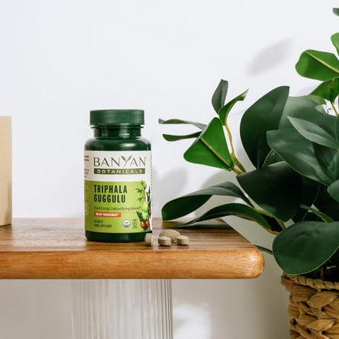 Triphala Guggulu – Suplemento Orgânico de Triphala com Resina de Guggulu – Detox Herbal para Apoiar a Digestão Saudável – 90 Comprimidos – Não-OGM - Banyan Botanicals