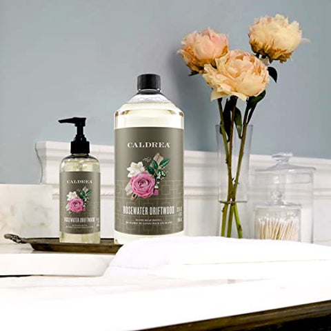 Recarga de Sabonete Líquido Caldrea, Gel de Aloe Vera, Óleo de Oliva e Óleos Essenciais para Limpar e Condicionar, Fragrância de Água de Rosas e Madeira à Deriva, 946 ml