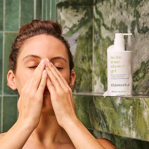 Gel de Banho In The Zone: Reencontre o Foco com Eucalipto e Patchouli – 250ml - THISWORKS