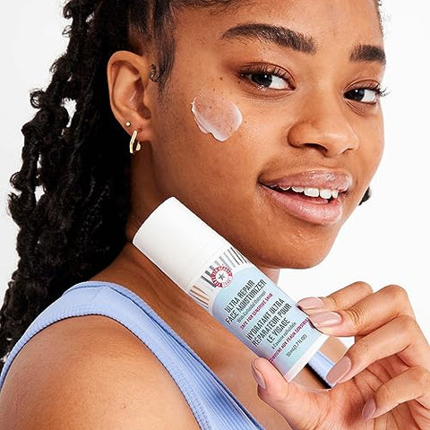 Ultra Repair Face Moisturizer – Loção Facial Hidratante Leve para Todos os Tipos de Pele, 50ml - First Aid Beauty
