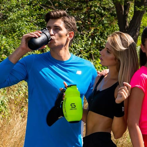 Tumbler Cooler Shaker – Garrafa e Copo para Shake de Proteína e Smoothie, 700 ml – Copo Liquidificador sem Lâmina Mistura Frutas Cruas sem Esfera de Mistura – Mixer em Pó para Pré-Treino - SHAKESPHERE