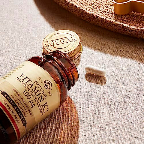 SOLGAR - Solgar Vitamina K2 MK7 100mcg Cápsulas Vegetais – Suporte à Saúde Óssea Fonte Natural de Alimento Integral a partir de Extrato de Natto – Sem OGM e Sem Glúten – 50 Unidades