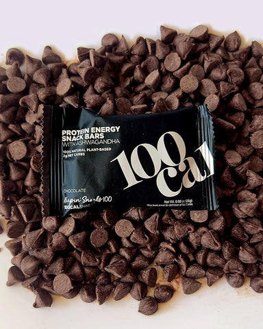 100Cal - Barras de Proteína 100 CAL SNACKS Sabor Chocolate Brownie, Barras de Lanche Natural, Lanches Saudáveis Deliciosos, Sem Adição de Açúcar, Amigáveis ao Intestino, Lanches Keto com Baixo Teor de Carboidratos 2g. Alta Proteína