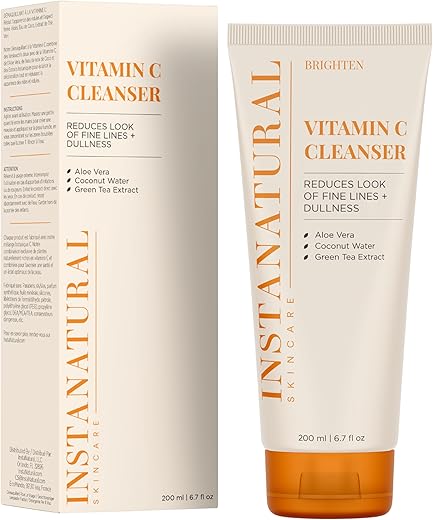 Limpeza Facial com Vitamina C, Ilumina e Reduz Sinais de Envelhecimento, Linhas Finas e Textura Irregular, com Água de Coco e Aloe Vera, 200 ml - InstaNatural