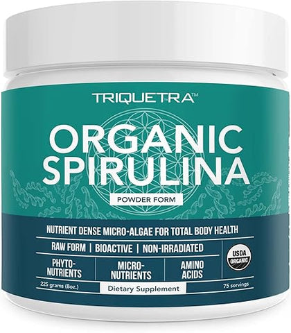 Triquetra Health - Pó de Spirulina Orgânica – Feito com Parry® Spirulina. A Melhor Spirulina do Mundo, Maior Densidade de Nutrientes – Não Irradiada, 4 Certificações Orgânicas, Agricultura Vegana