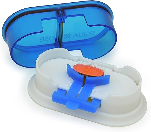 Cortador de Comprimidos EQUADOSE V2 – Novo Tipo de Divisor de Pílulas com Lâminas Duplas de Aço Inoxidável e Dispositivo de Centralização. Ideal para Cortar Comprimidos para Você e seu Pet